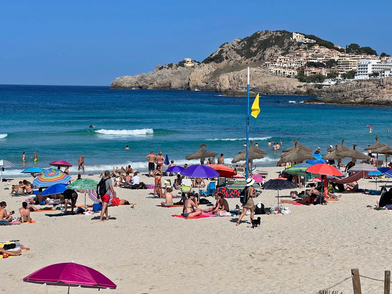 Die Anreise für den Urlaub auf Mallorca dürfte 2022 für einige zur Herausforderung werden, denn drei Airlines wollen streiken.