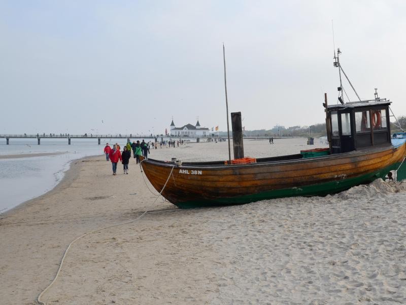 Spazierengehen am Strand - von Heringsdorf ist es nicht weit bis Ahlbeck. Zu sehen gibt es unterwegs immer etwas.