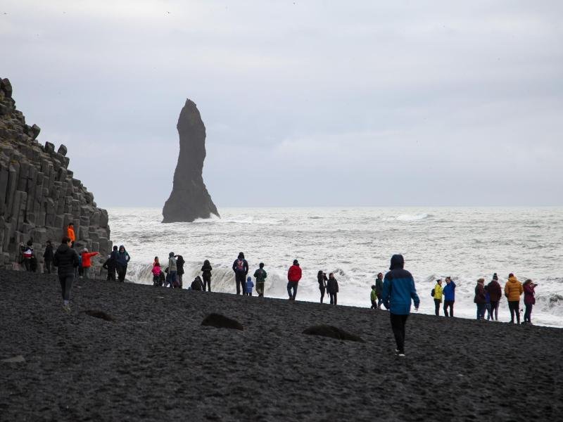Wer nach Island reisen möchte, muss künftig auch als Geimpfter oder Genesener einen negativen Corona-Test nachweisen.