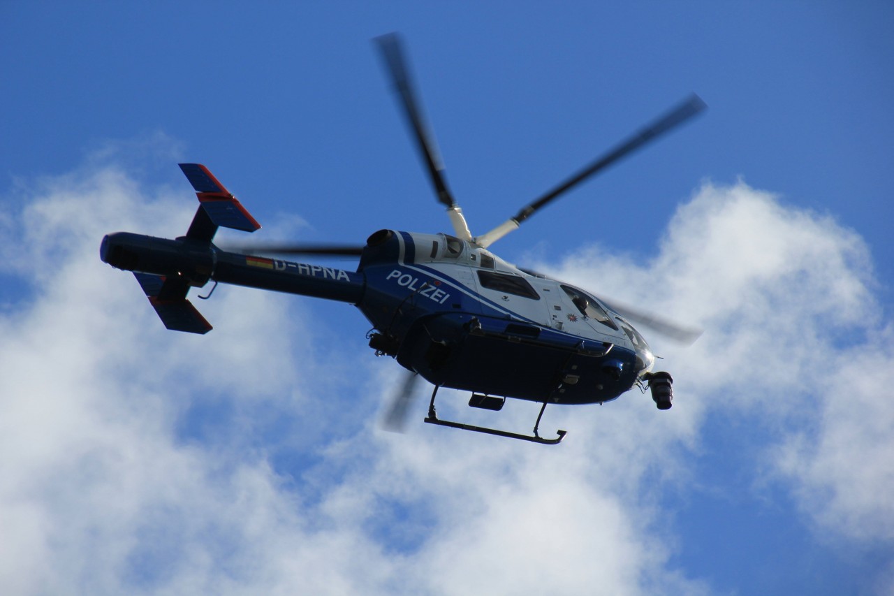 Witten (NRW): Die Polizei hat zur Fahndung nach dem Täter auch ein Hubschrauber eingesetzt. (Symbolfoto)