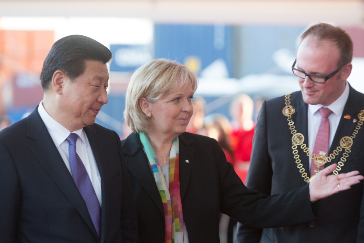 Beginn der guten Wirtschaftsbeziehungen: Chinesischer Staatschef Xi Jinping mit OB Sören Link und Ministerpräsidentin Hannelore Kraft bei seinem Duisburg Besuch 2014.