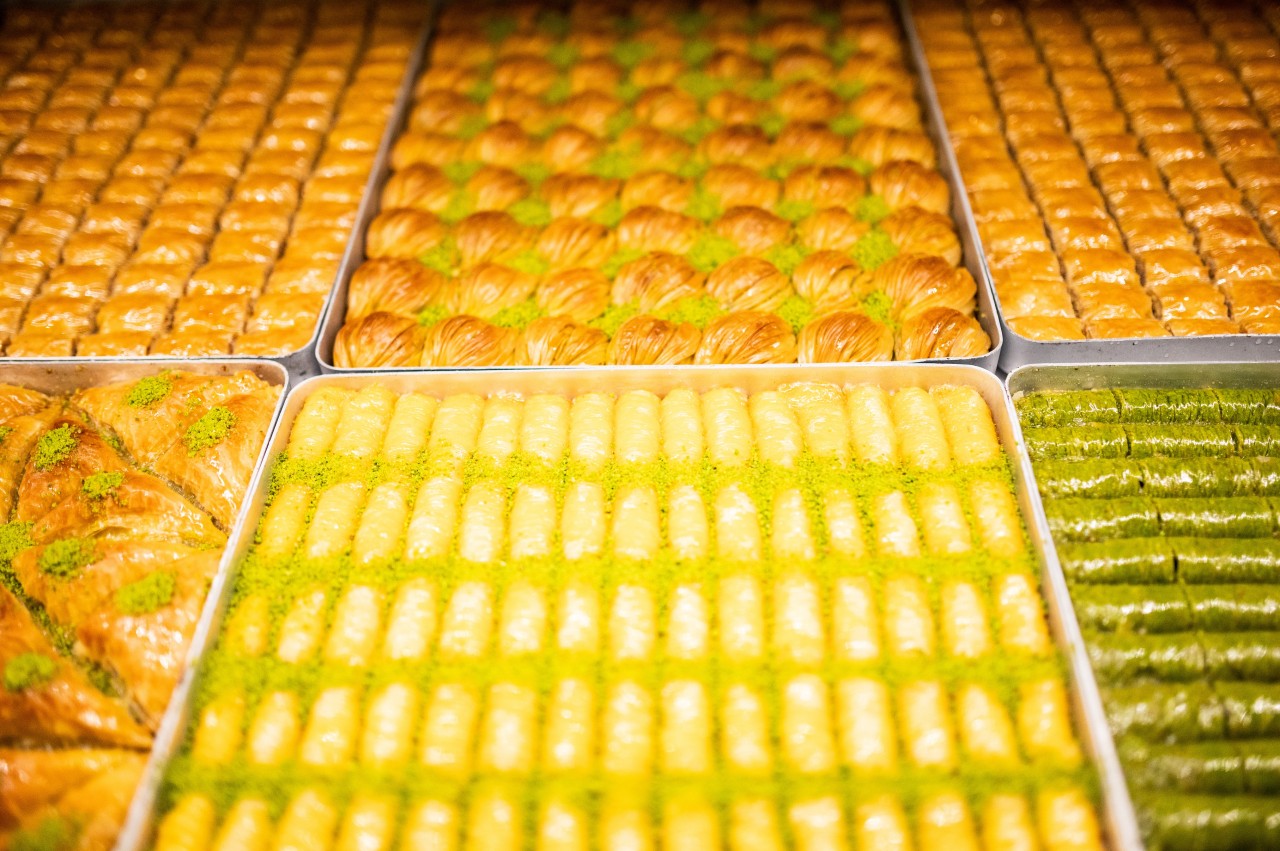 Am Zuckerfest gibt es zum Ramadan-Abschluss traditionell orientalische Süßigkeiten wie hier Baklava. (Symbolfoto)