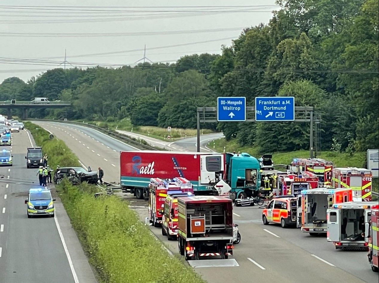 Schlimmer Unfall mit Todesfolge auf der A2 bei Dortmund. 