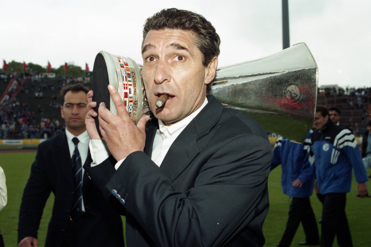 Rudi Assauers größter Erfolg mit Schalke: der Gewinn des UEFA-Pokals 1997.