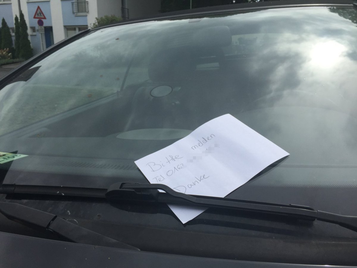 Wut-Zettel an Falschparker-Auto, Jubel über Reaktion der Polizei
