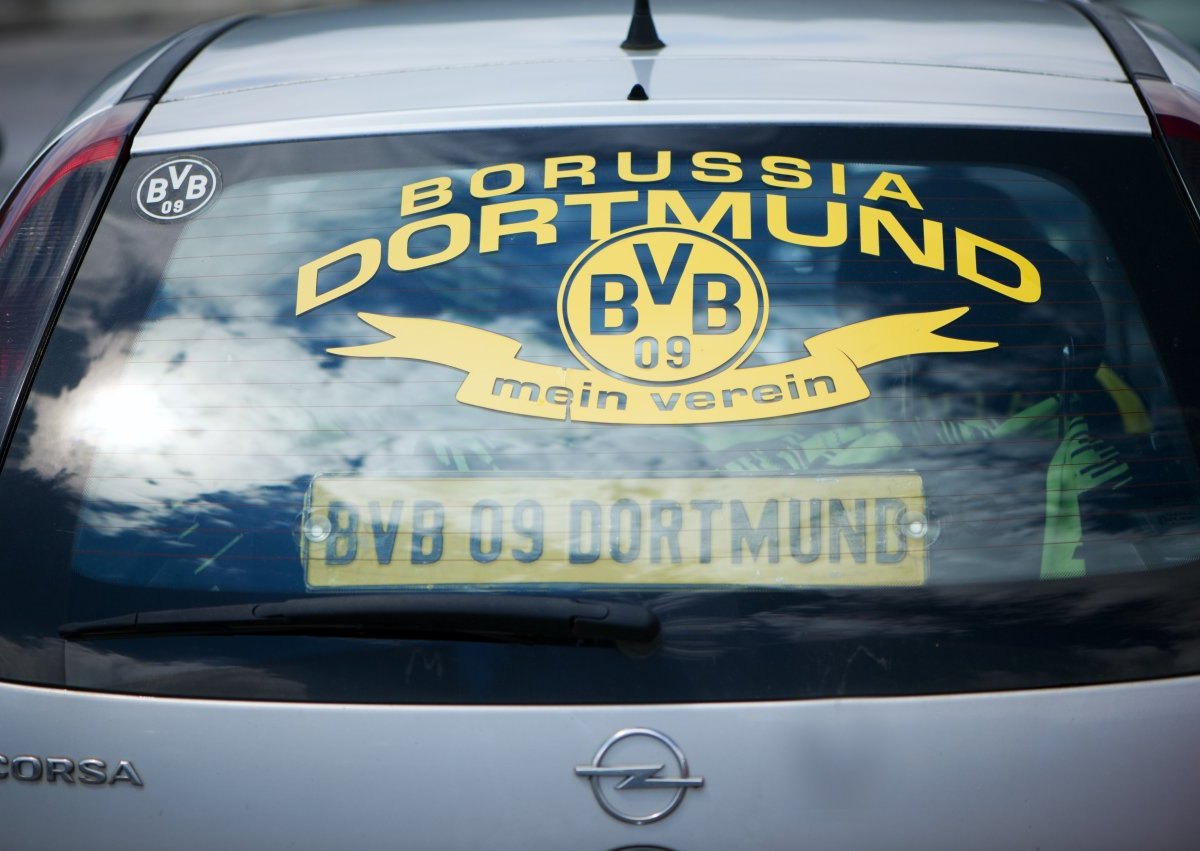 auto-corsa-opel-bvb-fan.jpg