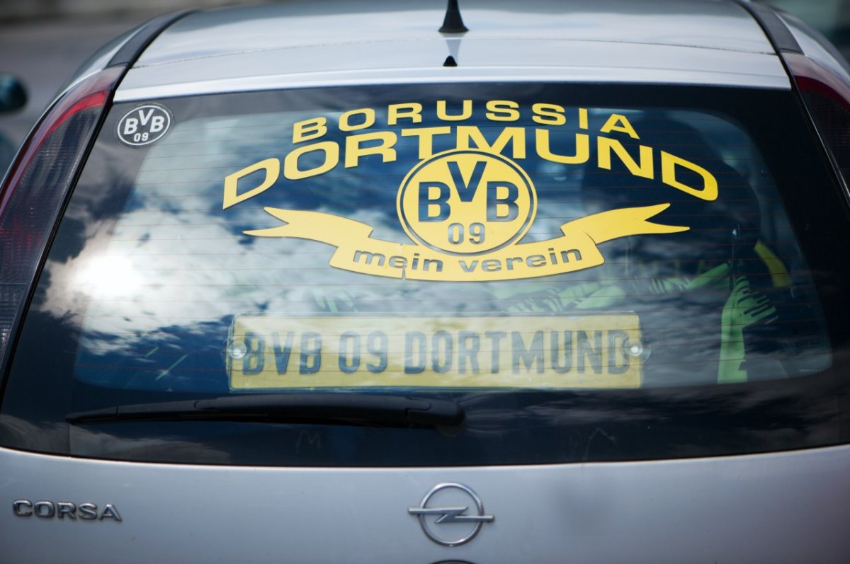 auto-corsa-opel-bvb-fan.jpg