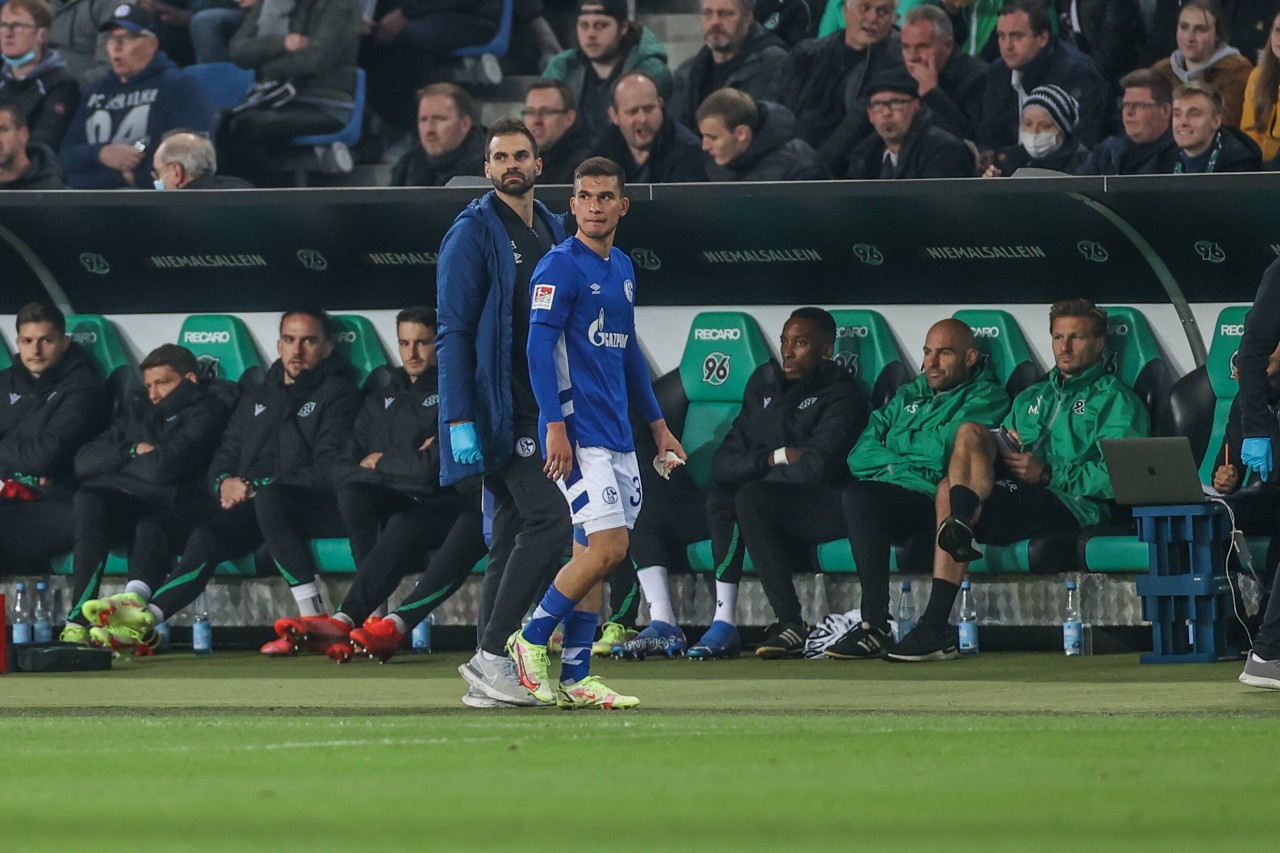 In Hannover musste Schalkes Aydin nach gut einer Viertelstunde runter.