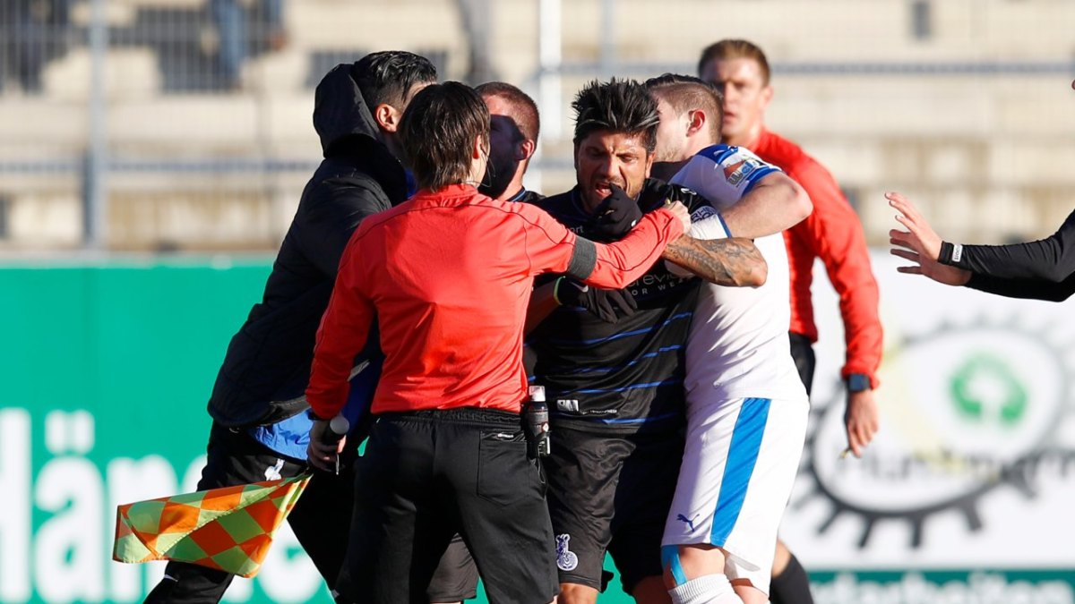 baris-oezbek-msv-duisburg-ausraster.jpg