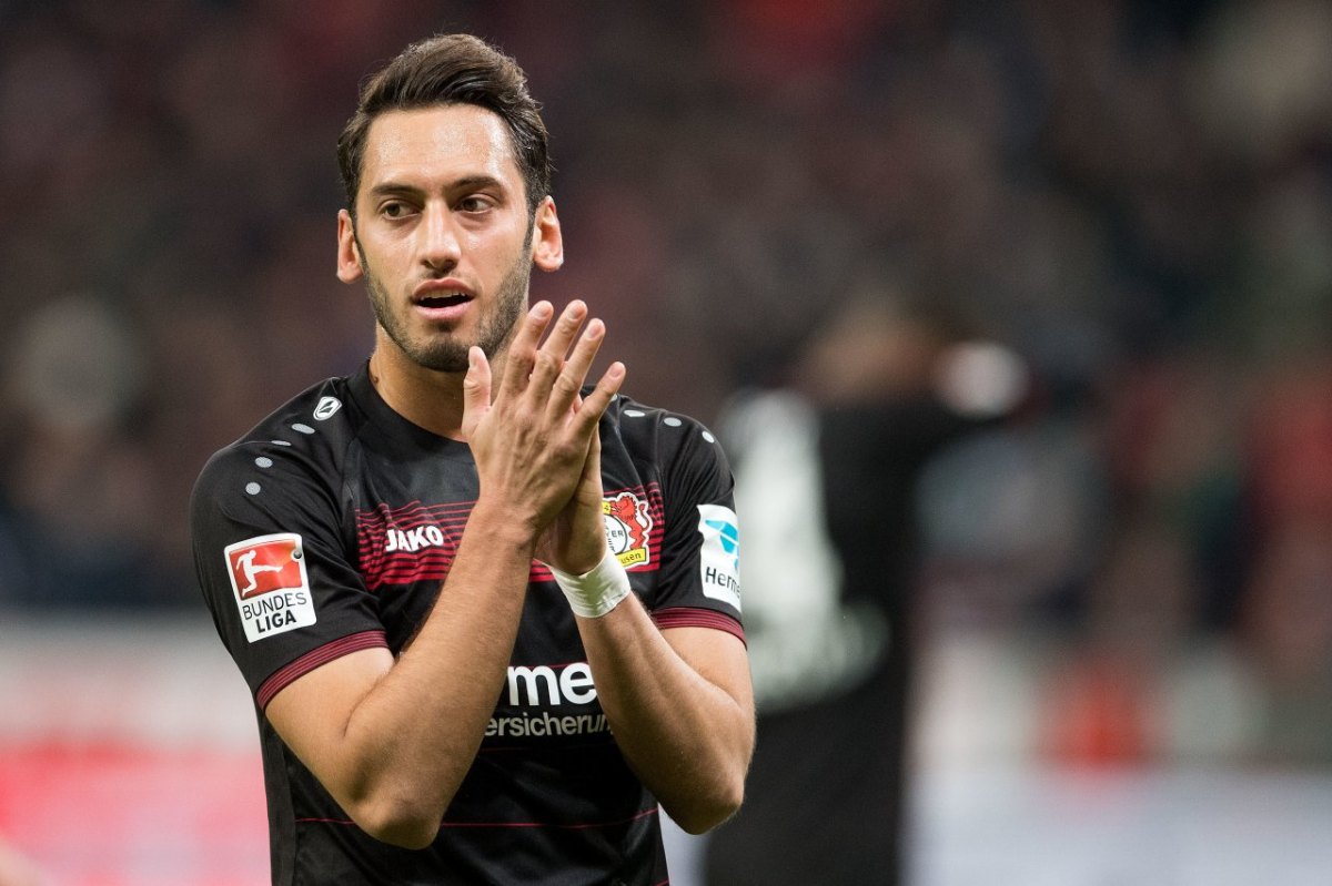 bayer-leverkusen-hakan-calhanoglu.jpg