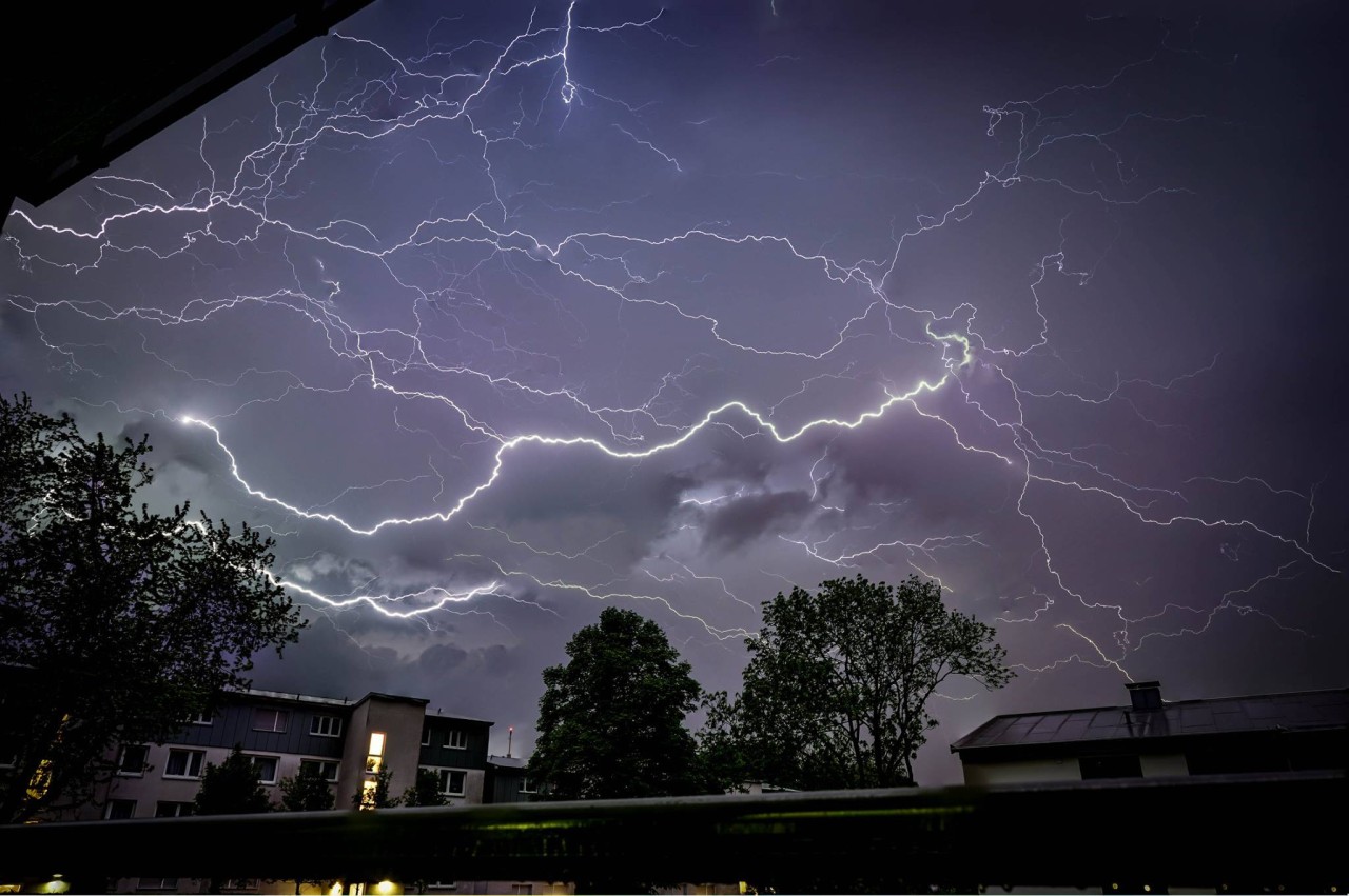 Frank Mader aus Bochum gelang beim Gewitter dieses sensationelle Foto.
