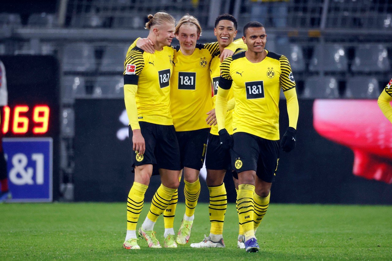 Borussia Dortmund atmet auf: Die OP von Manuel Akanji (r.) ist gut verlaufen.