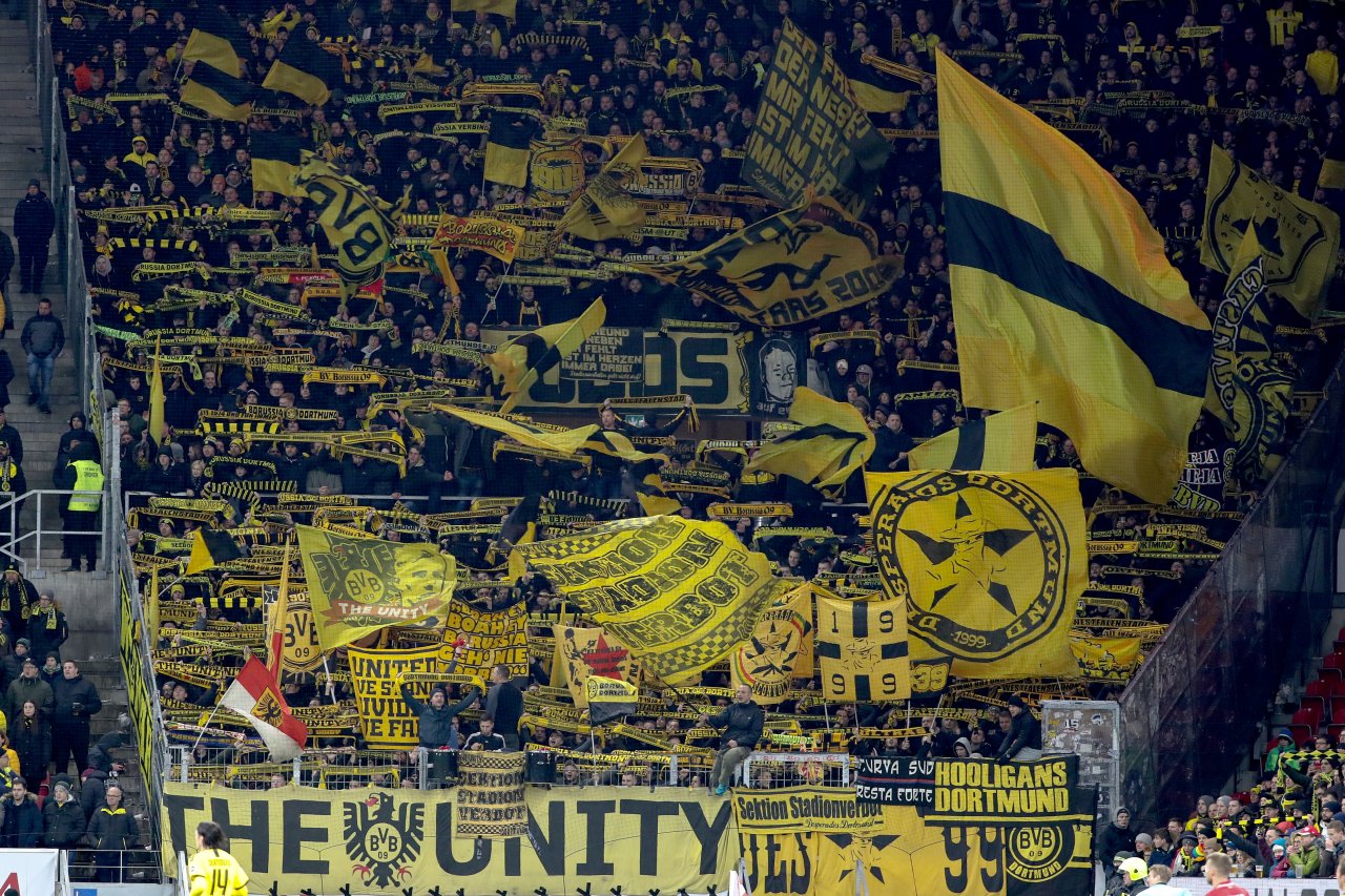 BVB-Fans jubeln Hoffenheim - Borussia Dortmund live im Free-TV