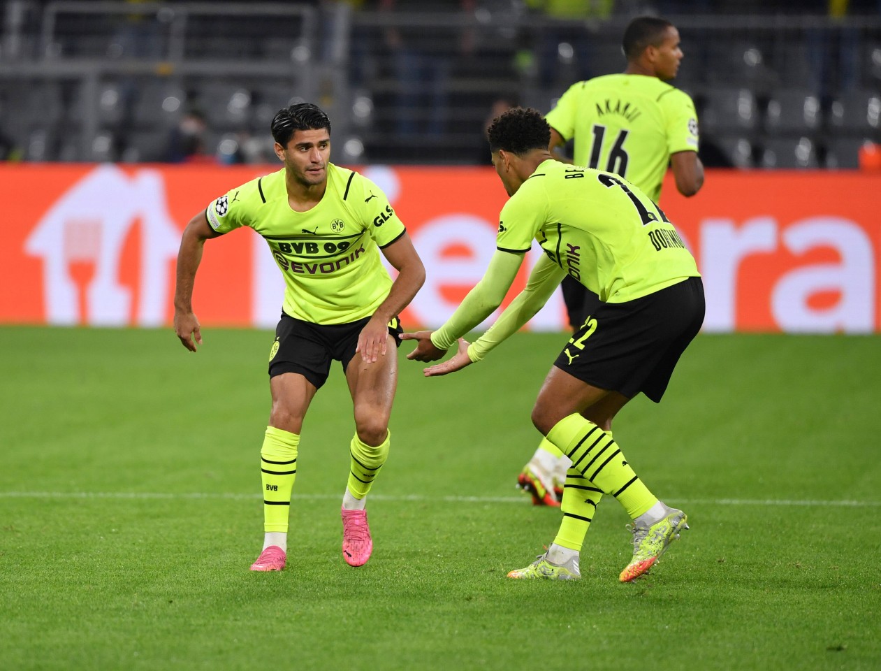 Im Spiel zwischen Borussia Dortmund und Sporting Lissabon in der Champions League musste Mahmoud Dahoud verletzt ausgewechselt werden.
