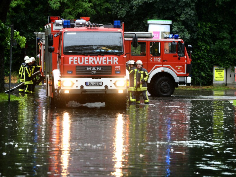 Die Feuerwehr arbeitete überall auf Hochtouren.