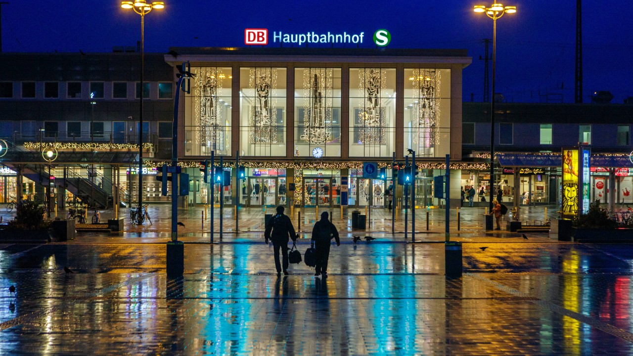 Am Dortmunder Hauptbahnhof bekam ein Mann Pfefferspray ins Gesicht.