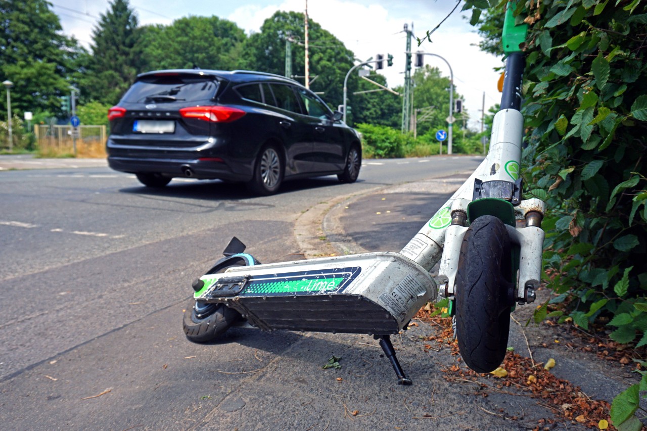 In Dortmund hat sich ein E-Scooter-Fahrer bei einem Ausweichmanöver verletzt. (Symbolbild)
