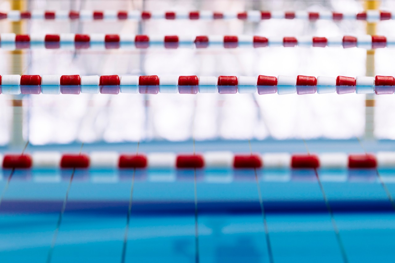 Ein Freibad in Dortmund wurde übel verwüstet. (Symbolfoto)