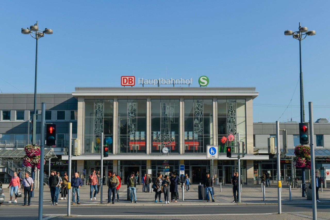 In Dortmund musste die Polizei am Wochenende am Hauptbahnhof eine Frau festnehmen.