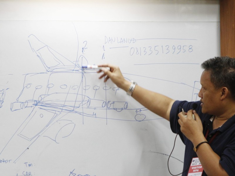 Ein Manager der Fluglinie Lion Air stellt den Plan vor, ...