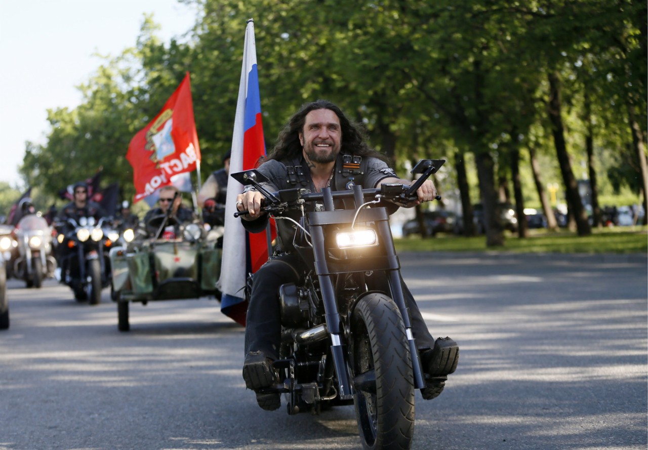 Putin-Freund Alexander Saldostanov tritt als Anführer der Nachtwölfe auf. (Foto: dpa)