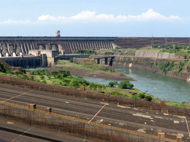 Ein weitere Attraktion in Paraguay ist Itaipu, eines der größten Wasserkraftwerke der Welt.