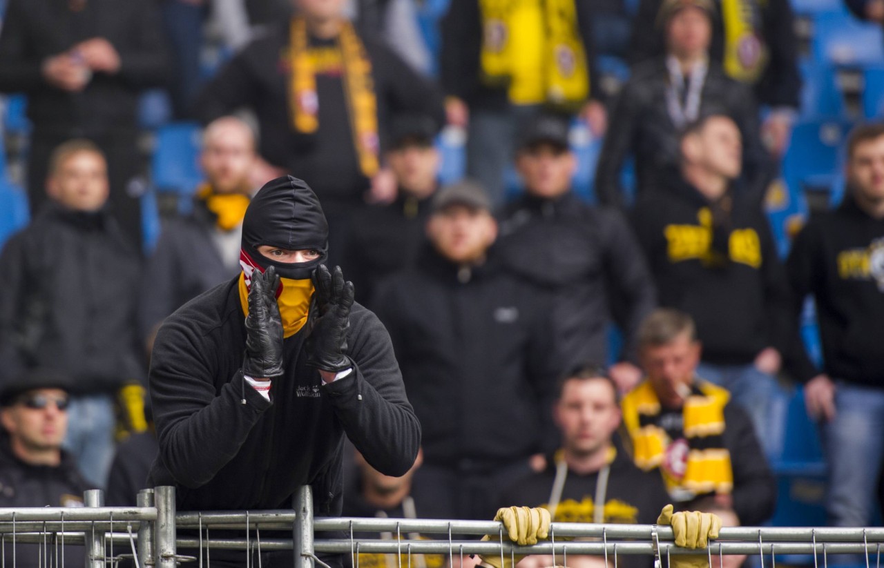 Auf Schalke werden viele gewaltbereite Dynamo-Fans erwartet.