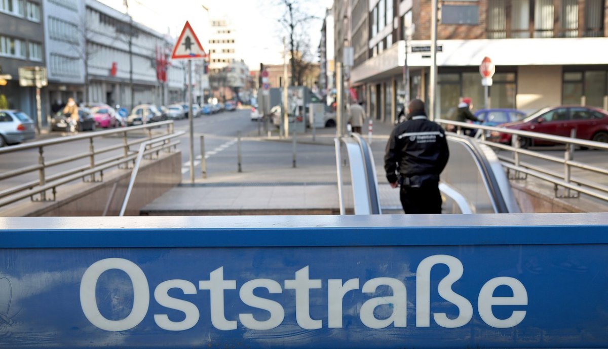 duesseldorf-oststraße-mann-springt-aus-fenster.JPG