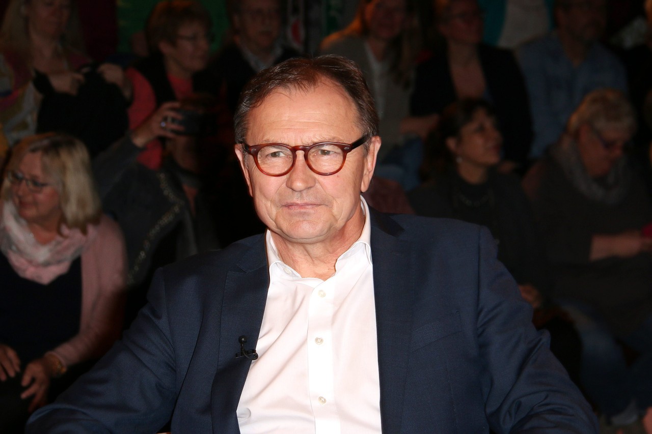 Bei der EM 2021 hat Experte Ewald Lienen Joachim Löw harrsch kritisiert.