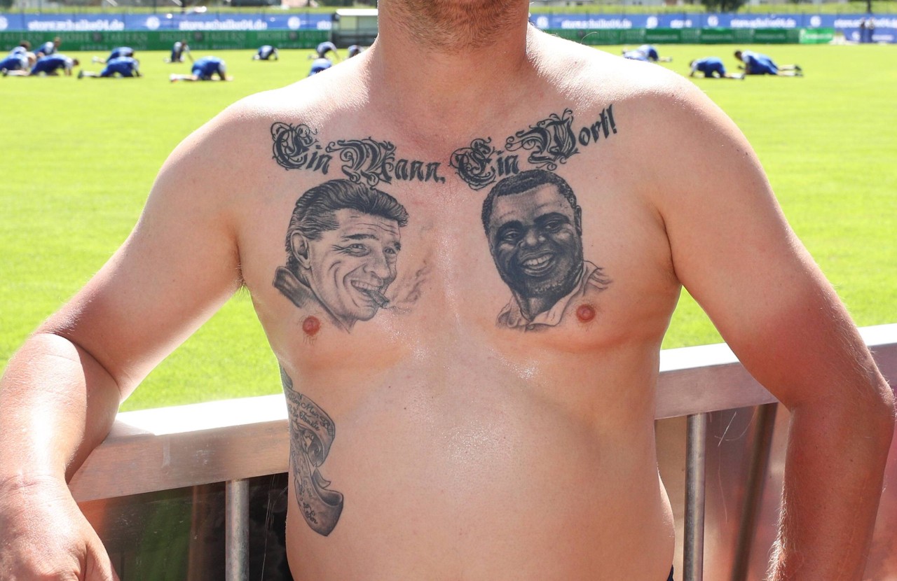 Bei diesem Schalke-Fan geht die Liebe zu Rudi Assauer unter die Haut.