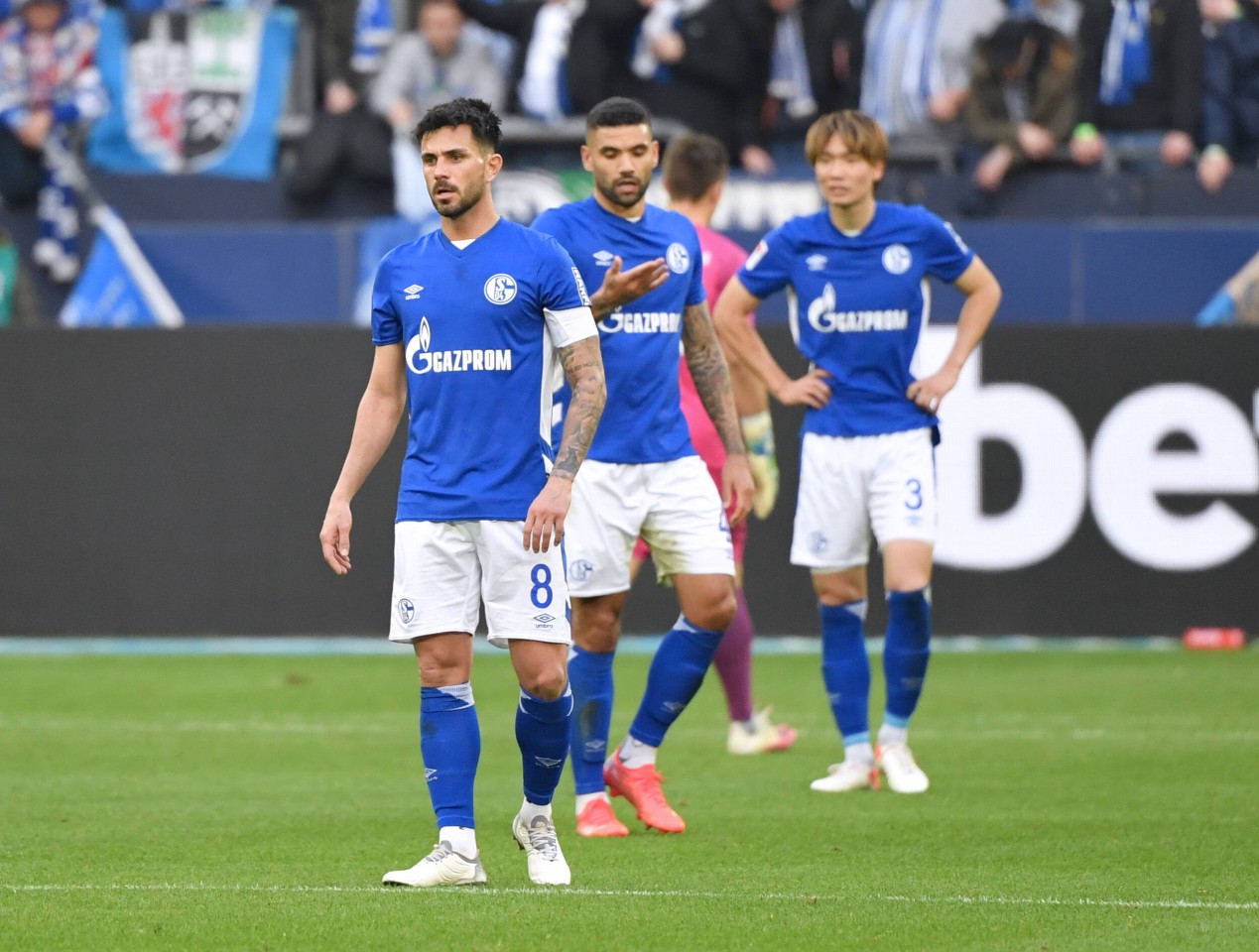 Schalke-Kapitän Latza zeigte nach seiner Startelfrückkehr gegen Darmstadt keine gute Leistung.
