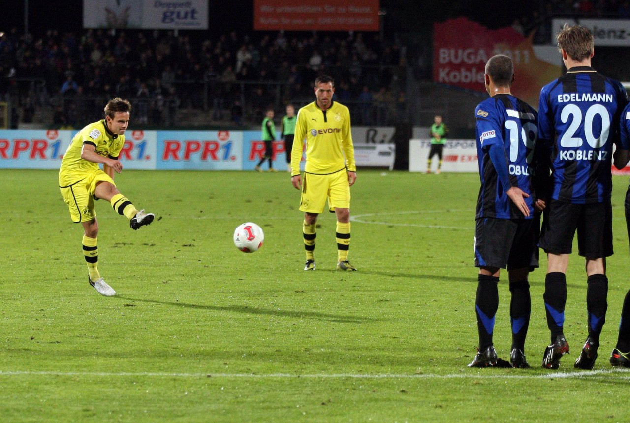 Chris Löwe am Ball bei Borussia Dortmund.