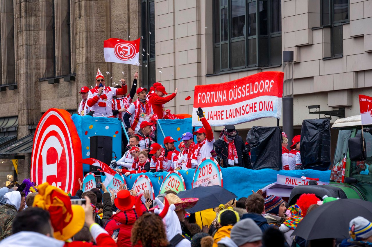 Karneval in NRW CoronaHammer! Erster Rosenmontagszug verschoben