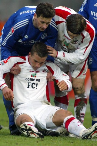 ...stiegen mit Lukas Podolski in die Zweite Liga ab. Und der junge Spieler blieb seinem Verein dennoch treu.
