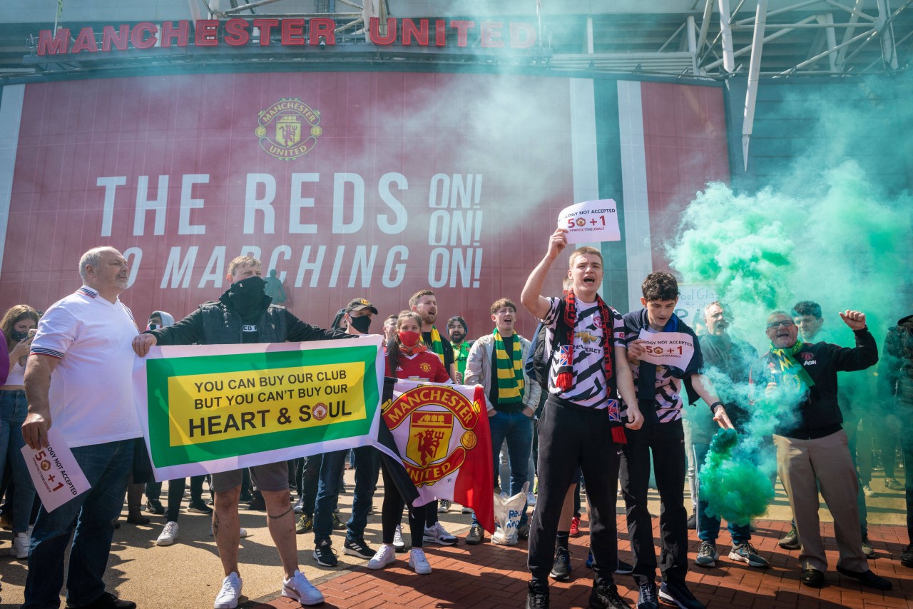 Die Fans von Manchester United fordern eine "50+1"-Regel wie in Deutschland. Diese verbietet es, dass Investoren mehr als 49 Prozent an Vereinen besitzen können.