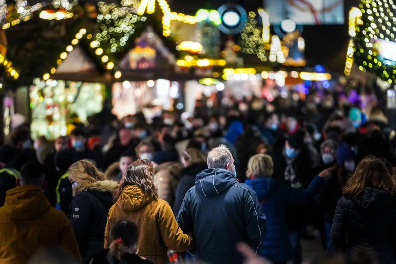 In der Dortmunder Innenstadt und auf dem Weihnachtsmarkt gilt die 2G-Regel. Dafür hat sich die Stadt eine gewiefte Lösung ausgedacht. (Symbolbild)