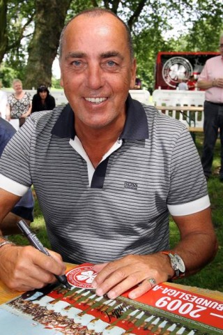 Franz Krauthausen heute: In Oberhausen immer noch gefragt., Franz Krauthausen (FC Schalke 04, li.) gegen Uli Stielike (Borussia Mönchengladbach), Der FC Bayern München ist Deutscher Meister der Saison 1971/1972, v. li.: Franz Beckenbauer, Uli Hoeneß, Paul Breitner, Gerd Müller, Johnny Hansen und Franz Krauthausen.