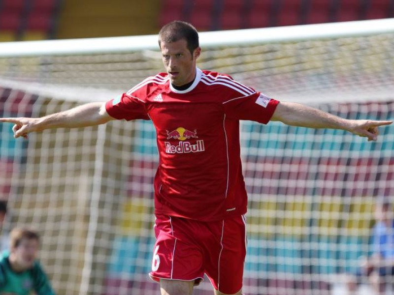 Thomas Kläsener war von 2004 bis 2006 Mannschaftskamerad Bordons. Kläsener konnte sich damals jedoch keinen Stammplatz in Schalkes Abwehr erkämpfen und spielt inzwischen bei Red Bull Salzburg.