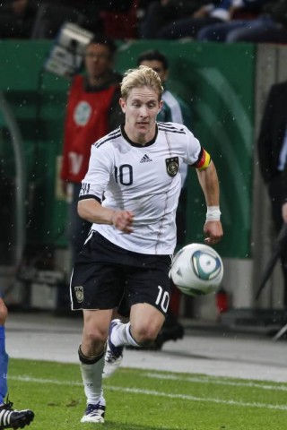 Auf dem Radar aufgetaucht: In der U-21 ist Lewis Holtby gesetzt und geht als Kapitän und Führungsspieler voran. Auch bei Schalke 04 hat er einen Stammplatz. Bei ihm wird es darauf ankommen, wie konstant er seine Leistung bringt. 