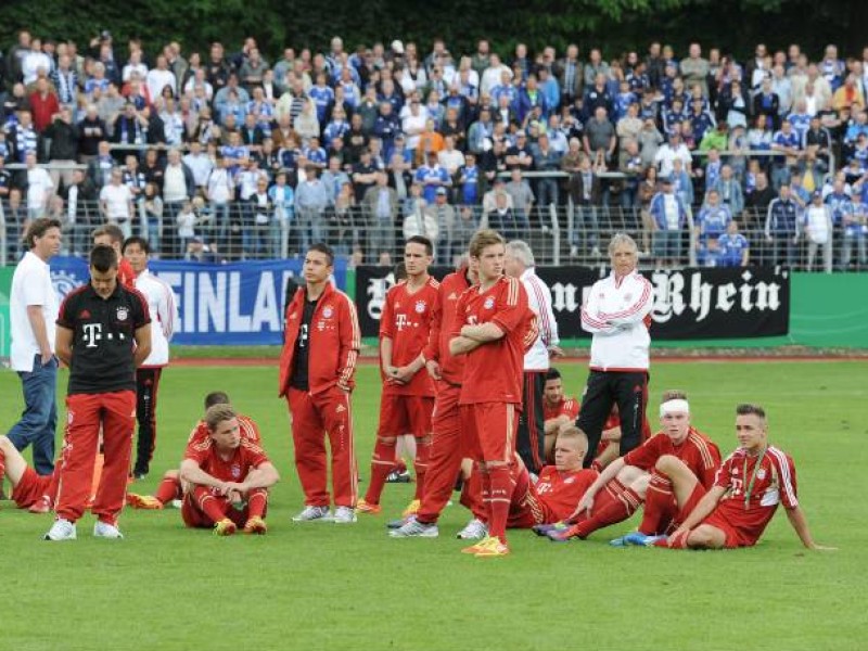 Das Team von Trainer Norbert Elgert besiegte im Finale den FC Bayern München mit 2:1. Die Bayern waren in der 59. Minute in Führung gegangen, doch dann drehten die Schalker durch die Tore von René Klingenburg und Philipp Hofmann das Spiel. Die A-Junioren des FC Schalke feierten damit den Meistertitel 2012. 