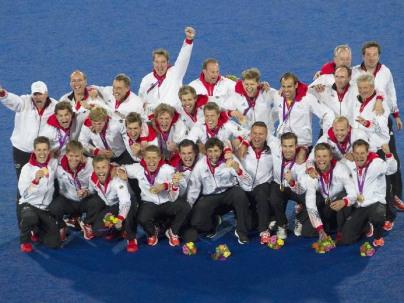 In einem furiosen Finale holen die deutschen Hockey-Herren mit einem 2:1-Sieg gegen die Niederlande ihren vierten Olympiasieg.