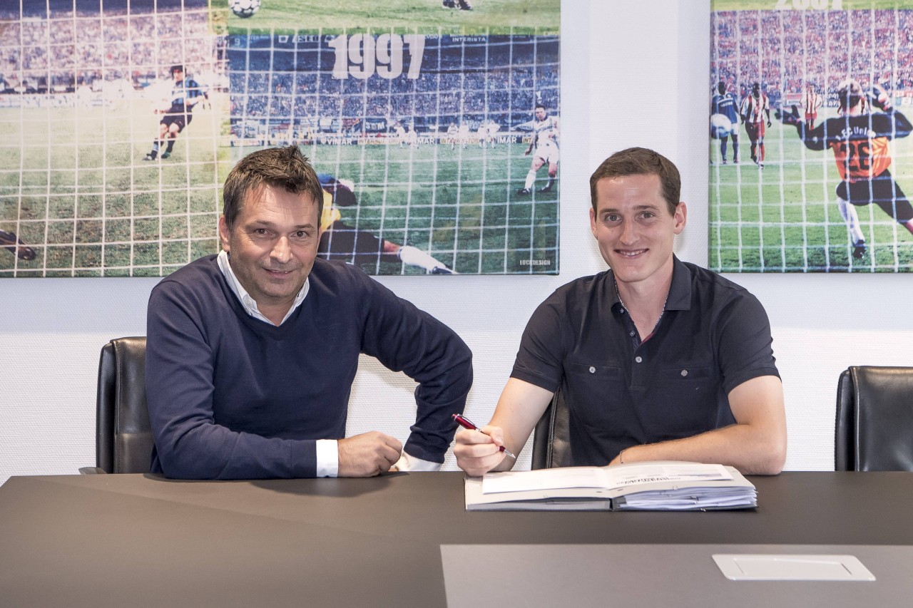 Am 27. August unterschreibt Sebastian Rudy beim FC Schalke 04. Der Nationalspieler wechselt für 16 Millionen Euro vom FC Bayern zu S04 und soll die Lücke schließen, die Leon Goretzka und Max Meyer mit ihren Abgängen hinterlassen haben.
