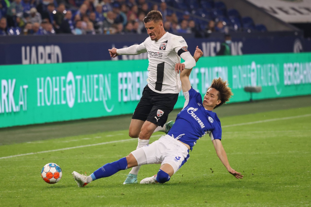 Beim FC Schalke 04 hat sich Ko Itakura in die Herzen der Fans gegrätscht.