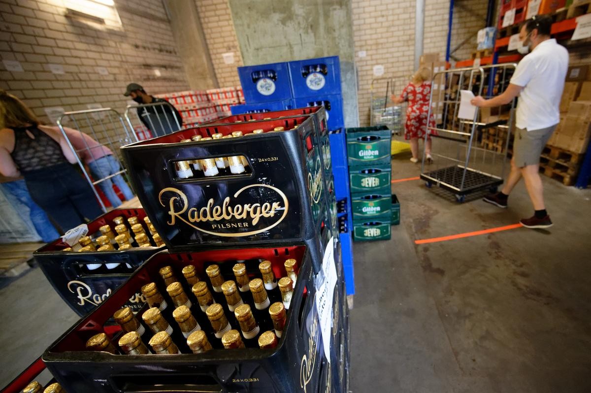 Die Lanxess-Arena verkauft ihre Getränke-Vorräte zu Schnäppchenpreisen.