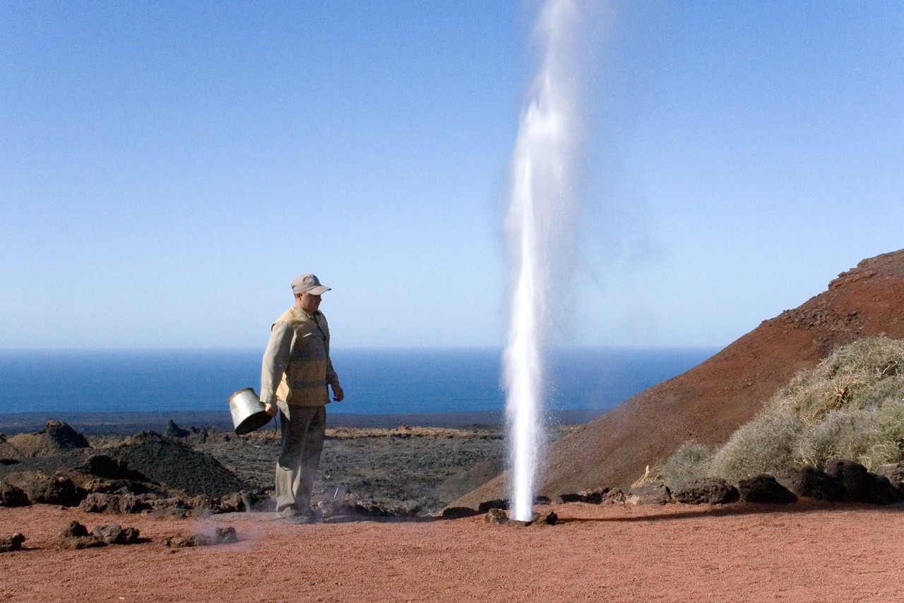 Im Timanfaya-Nationalpark kocht auch heute noch Magma unter der Erde.