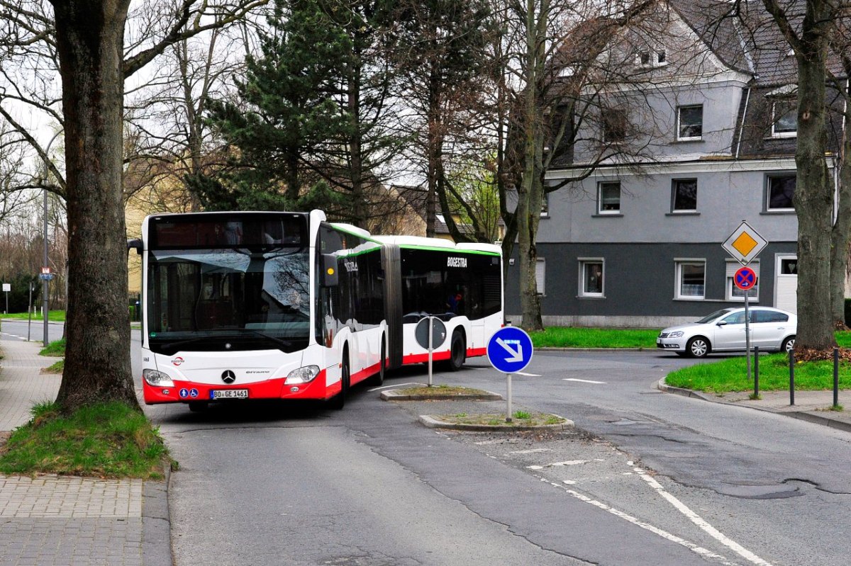 linienbus-bochum-seniorin-stuerzt-schwer.JPG