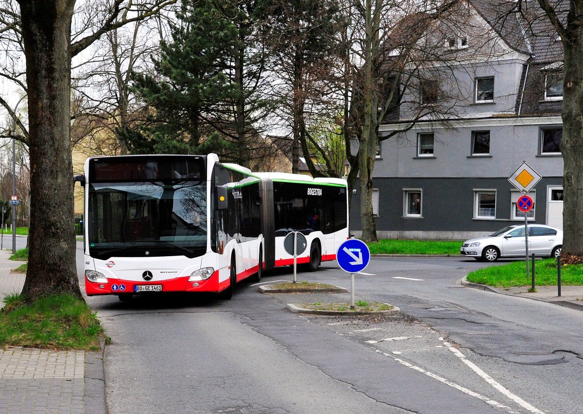 linienbus-bochum-seniorin-stuerzt-schwer.JPG