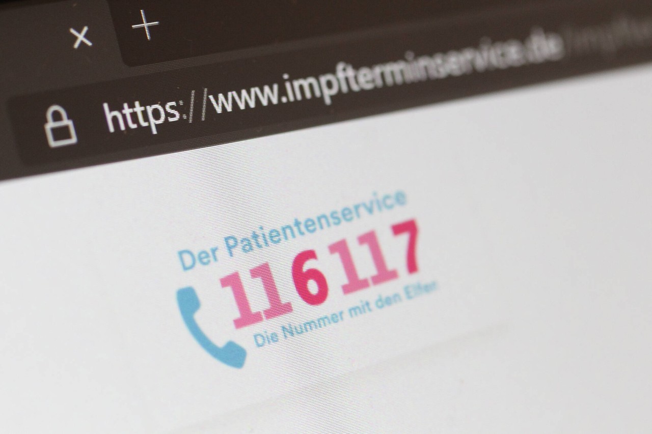 NRW: Ein Anruf bei der Impf-Hotline kann etwas Zeit in Anspruch nehmen. (Symbolbild)