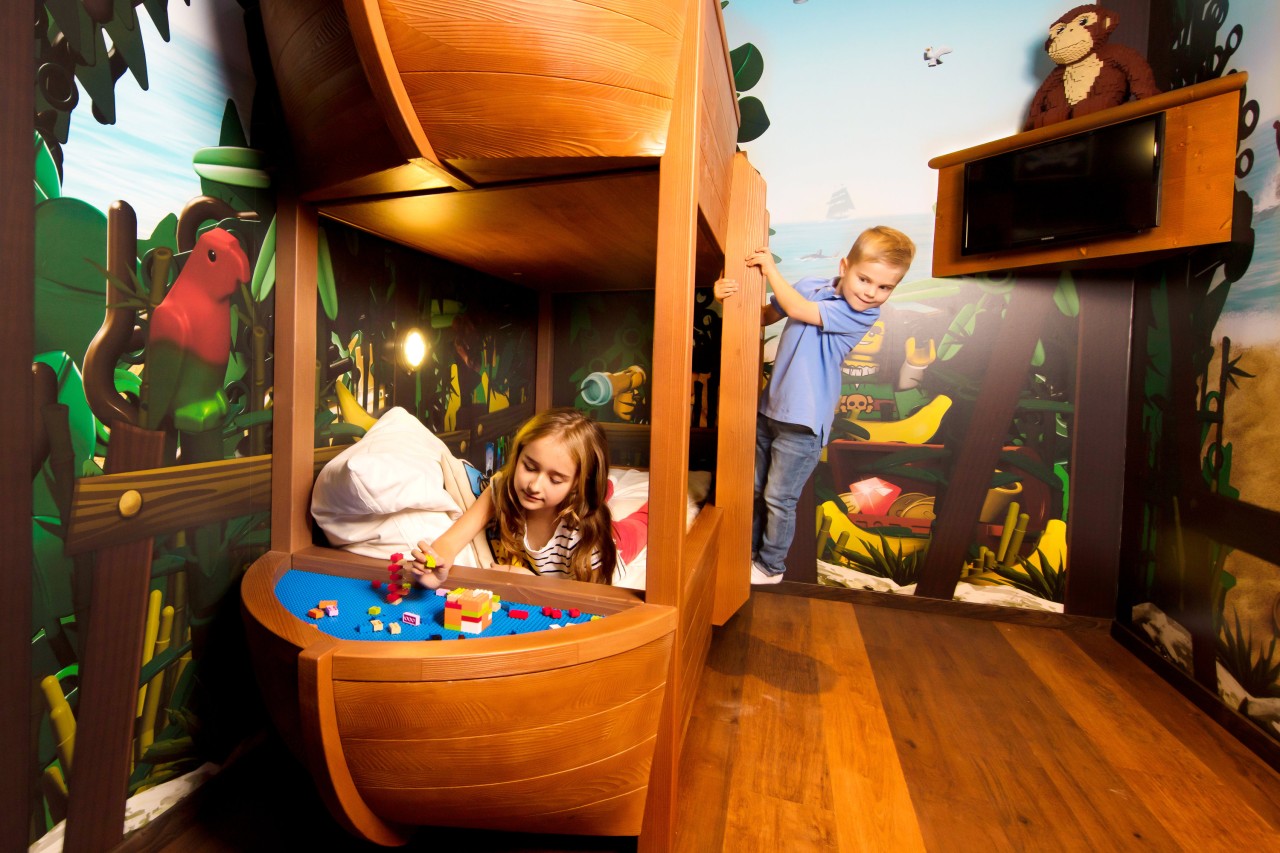 Direkt neben dem Legoland Deutschland öffnet das neue «Pirateninsel Hotel» - unter anderem mit Schlafschiffchen.