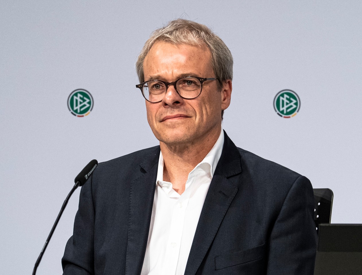 Ex-Schalke-Vorstand Peter Peters könnte für das Präsidentenamt beim DFB kandidieren.